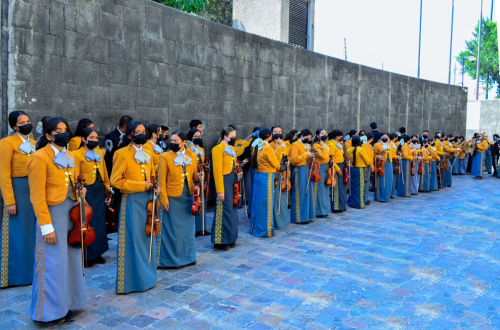 Mariachi Femenil de Tecolotlán Ana Bertha Lepe