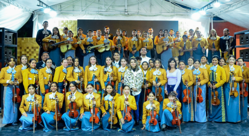 Mariachi Femenil de Tecolotlán Ana Bertha Lepe