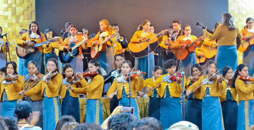 Mariachi Femenil de Tecolotlán Ana Bertha Lepe