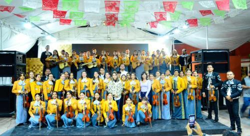 Mariachi Femenil de Tecolotlán Ana Bertha Lepe