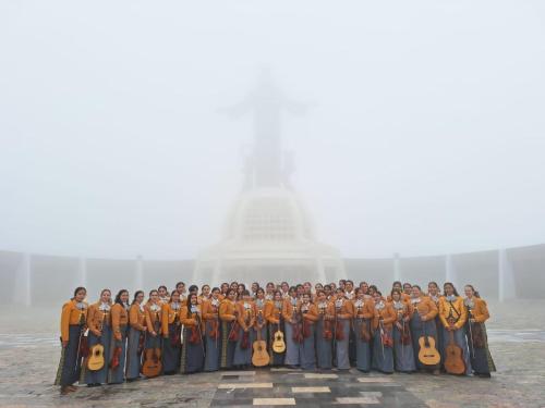 Mariachi Femenil de Tecolotlán Ana Bertha Lepe