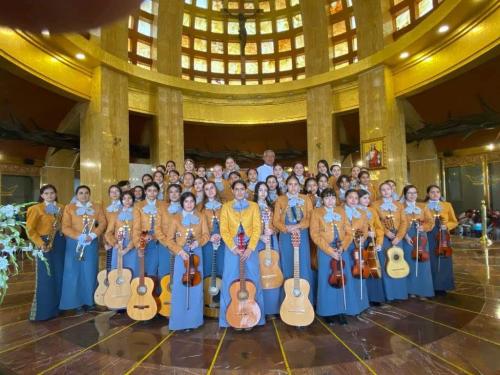 Mariachi Femenil de Tecolotlán Ana Bertha Lepe