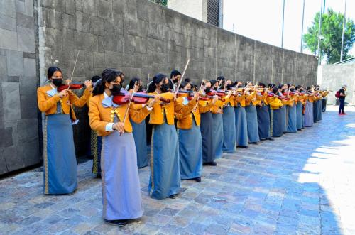 Mariachi Femenil de Tecolotlán Ana Bertha Lepe